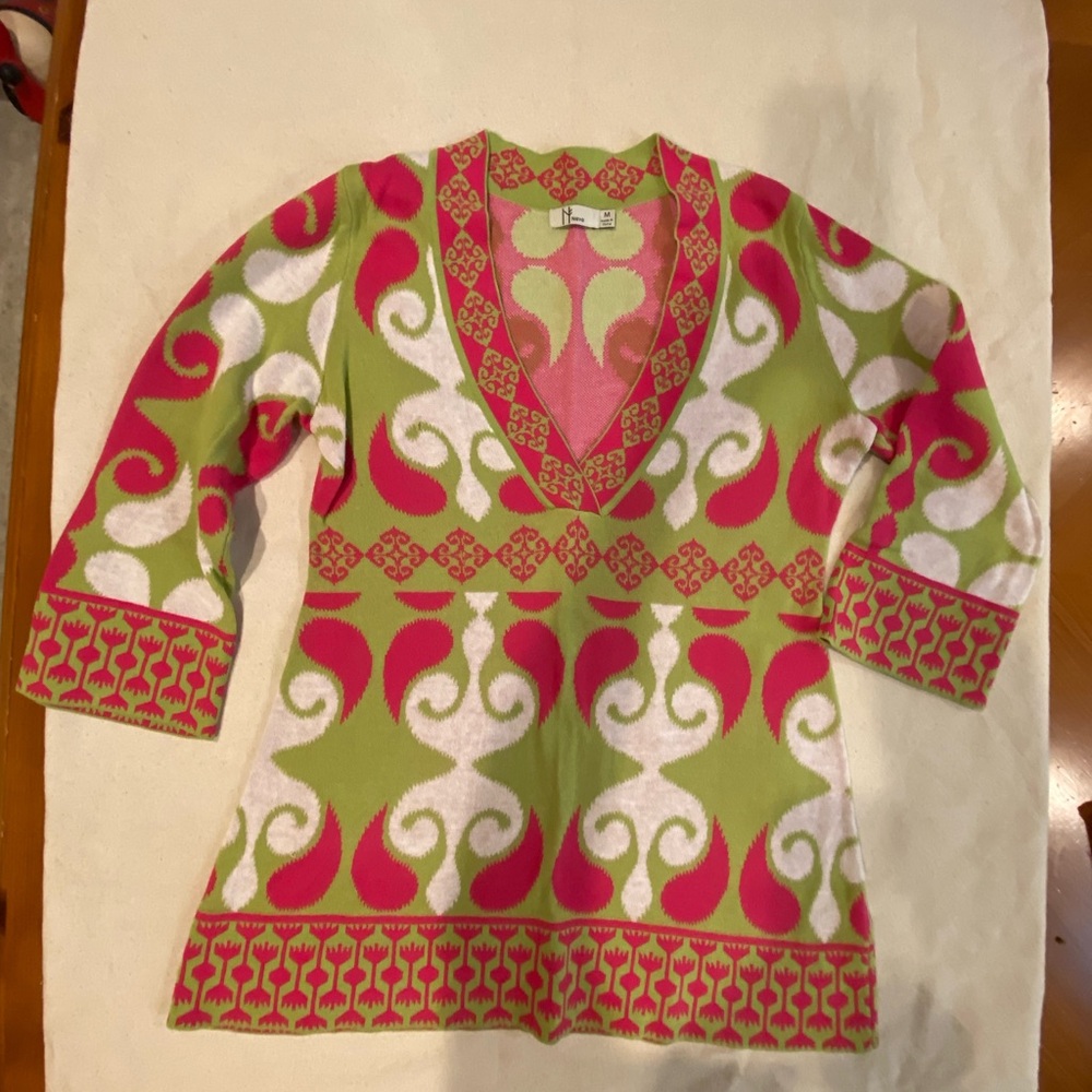 Neve, deep V neck, fine gauge sweater.